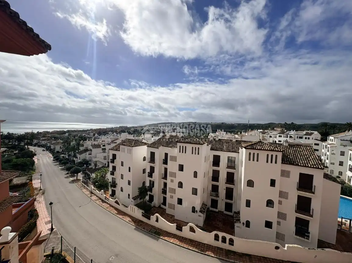 Vista exterior de Piso en venta en Manilva con Aire acondicionado, Terraza y Piscina comunitaria