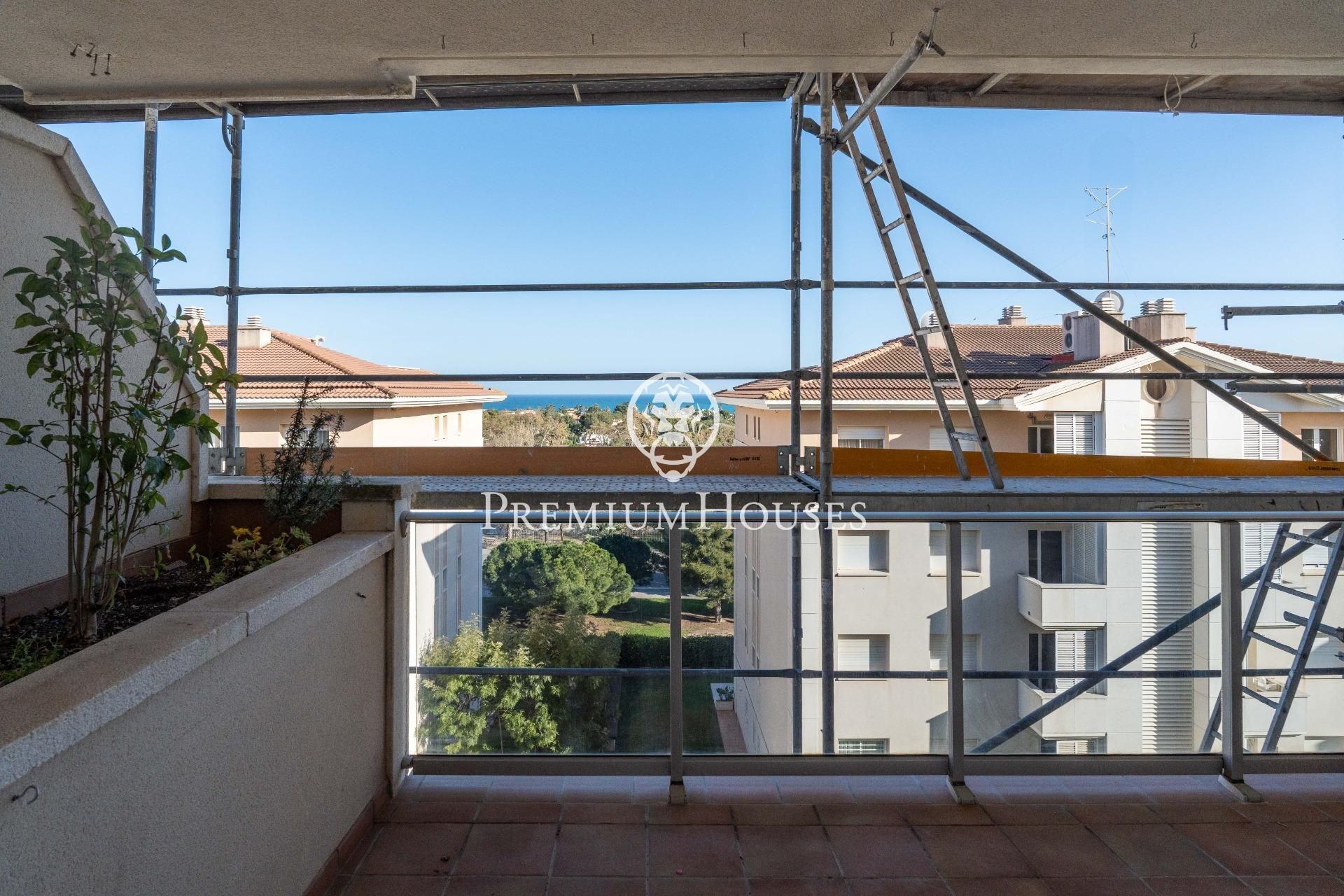 Terrassa de Pis en venda en Sitges amb Aire condicionat, Calefacció i Jardí privat