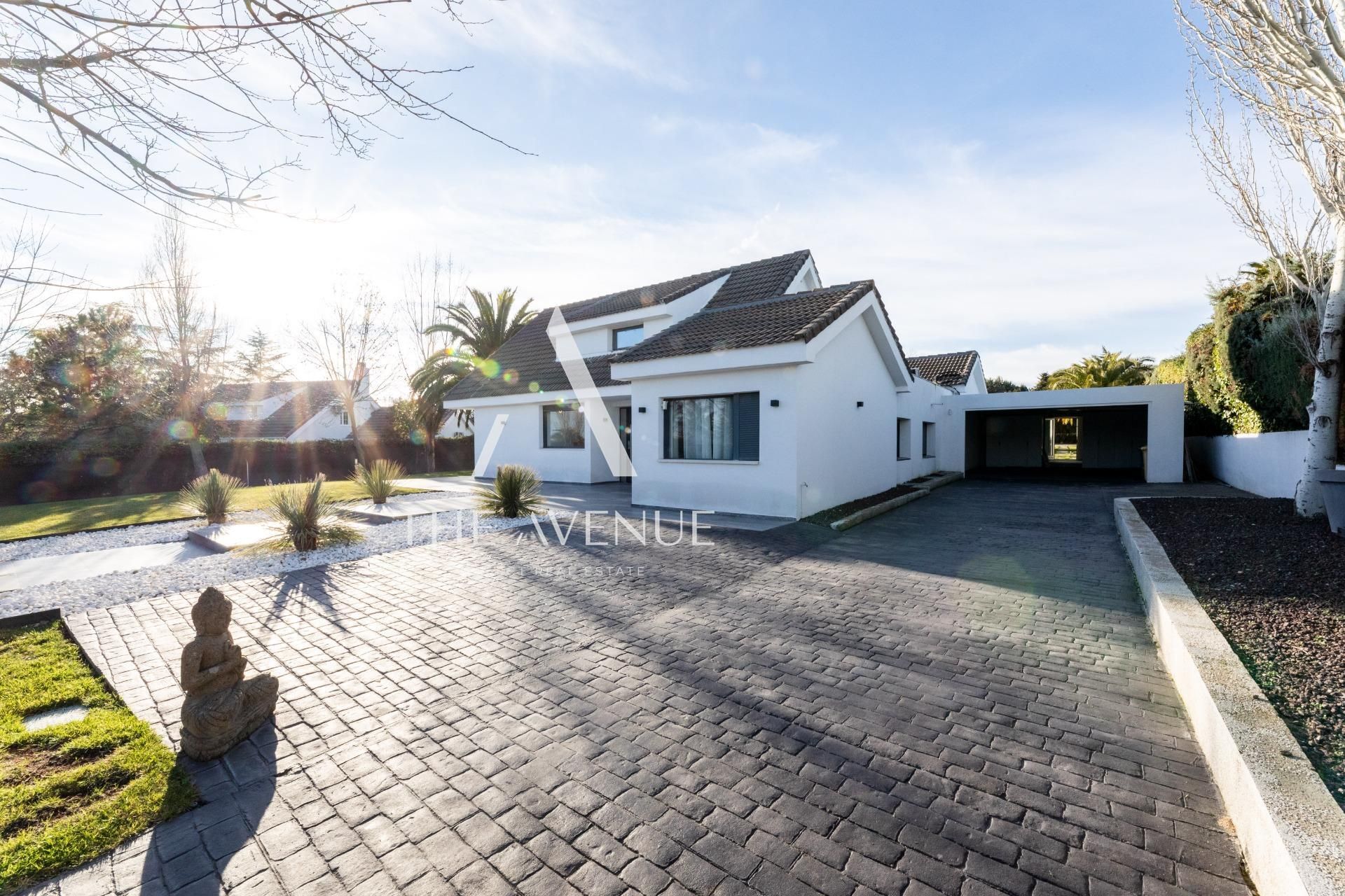 Vista exterior de Casa o xalet en venda en Boadilla del Monte amb Piscina i Alarma