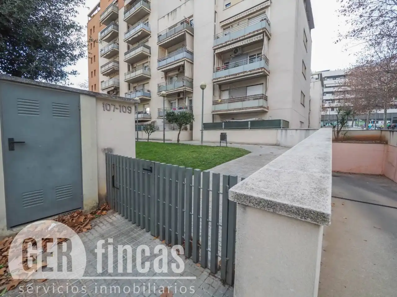 Vista exterior de Garatge en venda en Terrassa