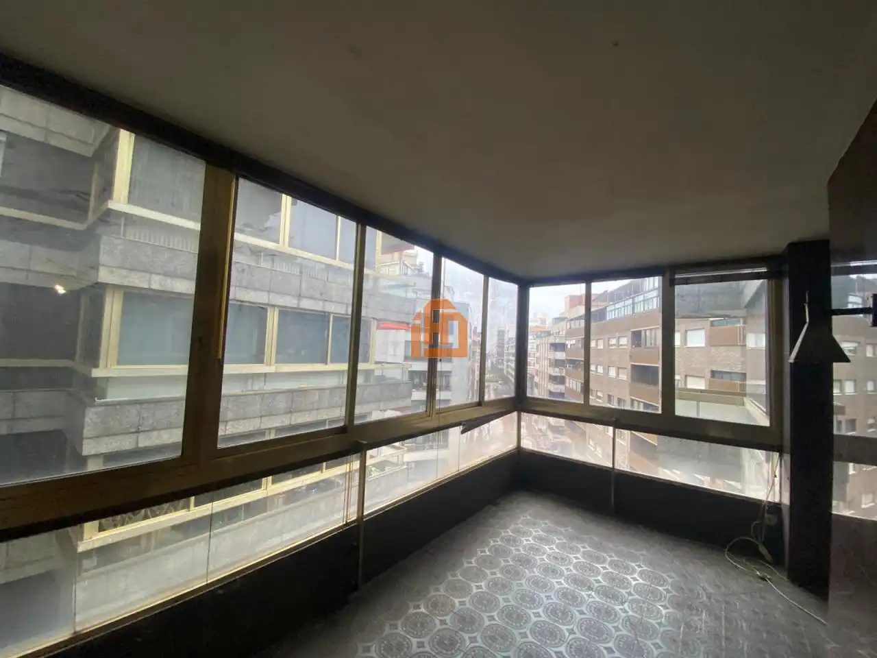 Vista exterior de Piso en venta en León Capital  con Calefacción, Parquet y Terraza