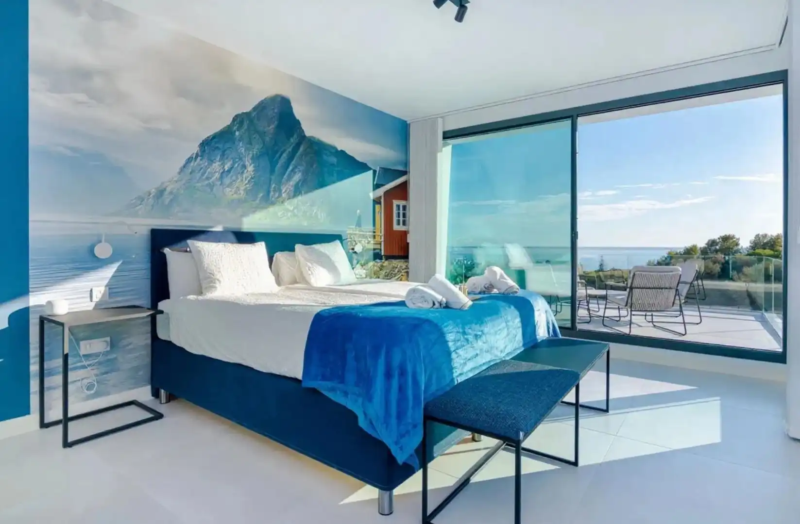 Dormitori de Casa o xalet en venda en Marbella amb Aire condicionat, Jardí privat i Terrassa