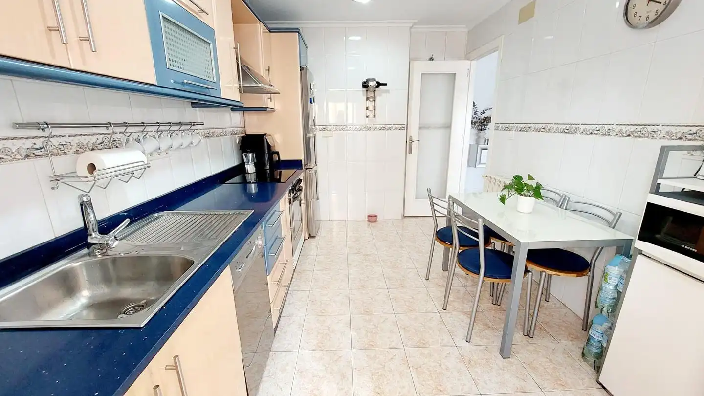 Küche von Wohnung zum Verkauf in Elche / Elx mit Klimaanlage, Balkon und Gemeinschaftspool