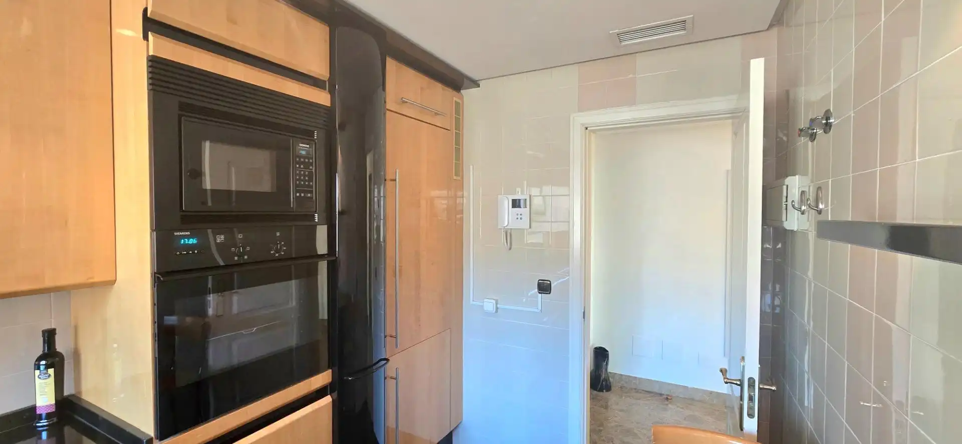 Cuina de Pis de lloguer en Marbella amb Aire condicionat, Moblat i Jacuzzi
