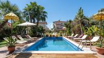 Piscina de Casa o xalet en venda en Sitges amb Aire condicionat, Calefacció i Jardí privat