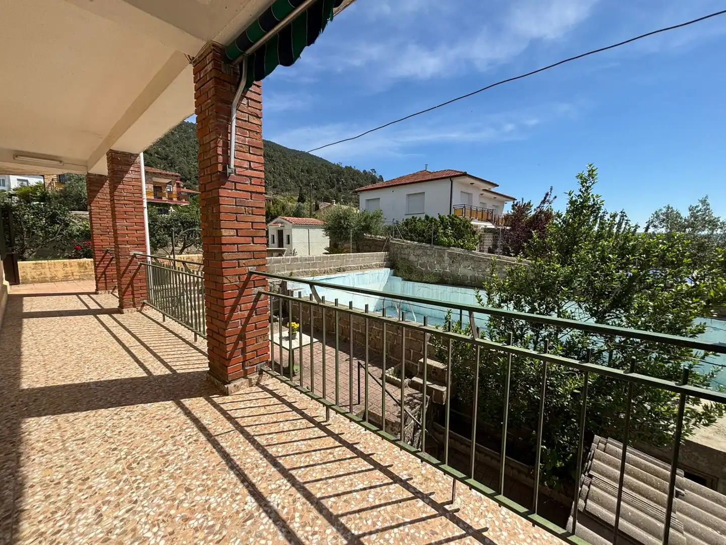 Vista exterior de Casa o xalet en venda en El Barraco  amb Calefacció, Jardí privat i Terrassa