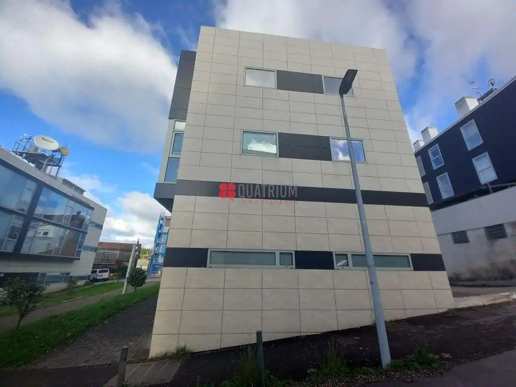 Vista exterior de Edificio en venta en Santiago de Compostela 