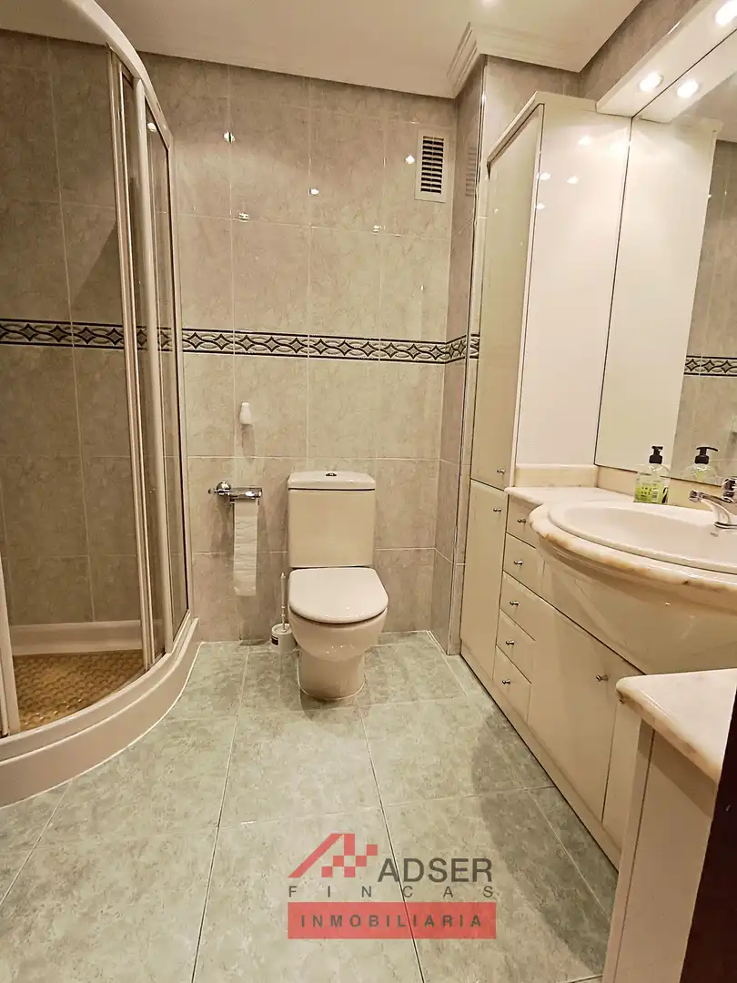 Baño de Piso en venta en  Logroño con Calefacción, Parquet y Terraza