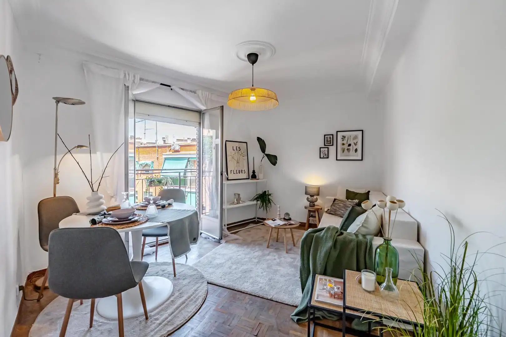 Living room of Flat for sale in Madrid  with Air Conditioner, Terrace and Balcony