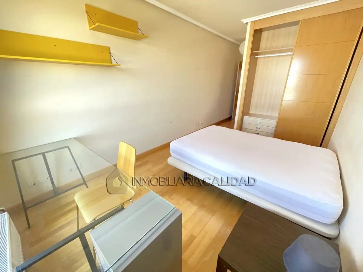 Habitación de Piso en venta en Burgos con Calefacción, Terraza y Trastero
