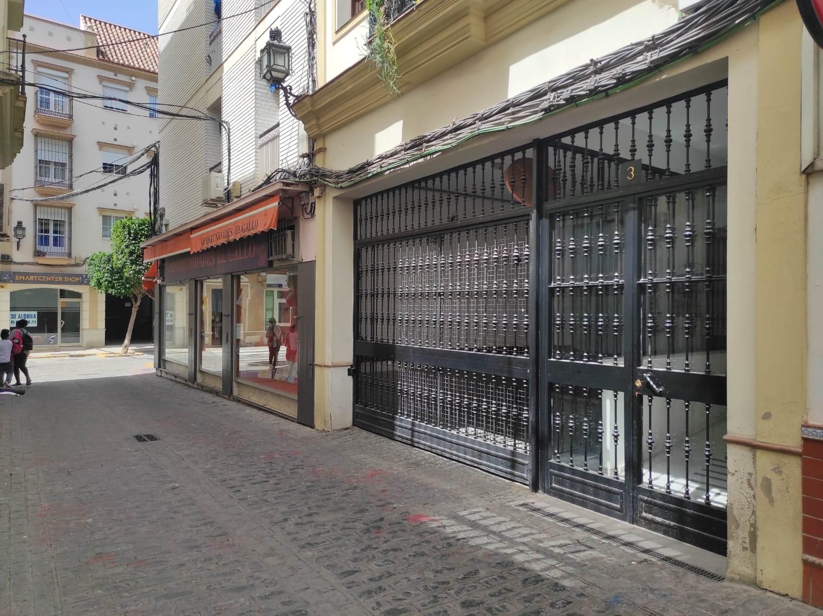 Vista exterior de Local en venda en Morón de la Frontera amb Calefacció