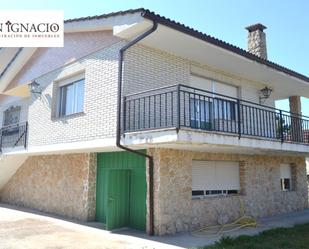 Vista exterior de Casa o xalet en venda en Valle de Tobalina amb Terrassa i Balcó