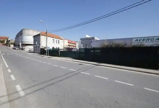 Vista exterior de Nau industrial en venda en Vigo 