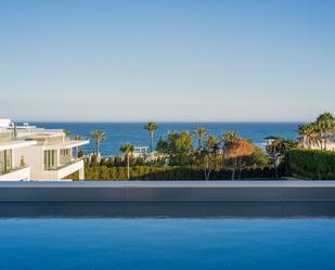 Swimming pool of House or chalet for sale in Marbella  with Air Conditioner, Heating and Private garden