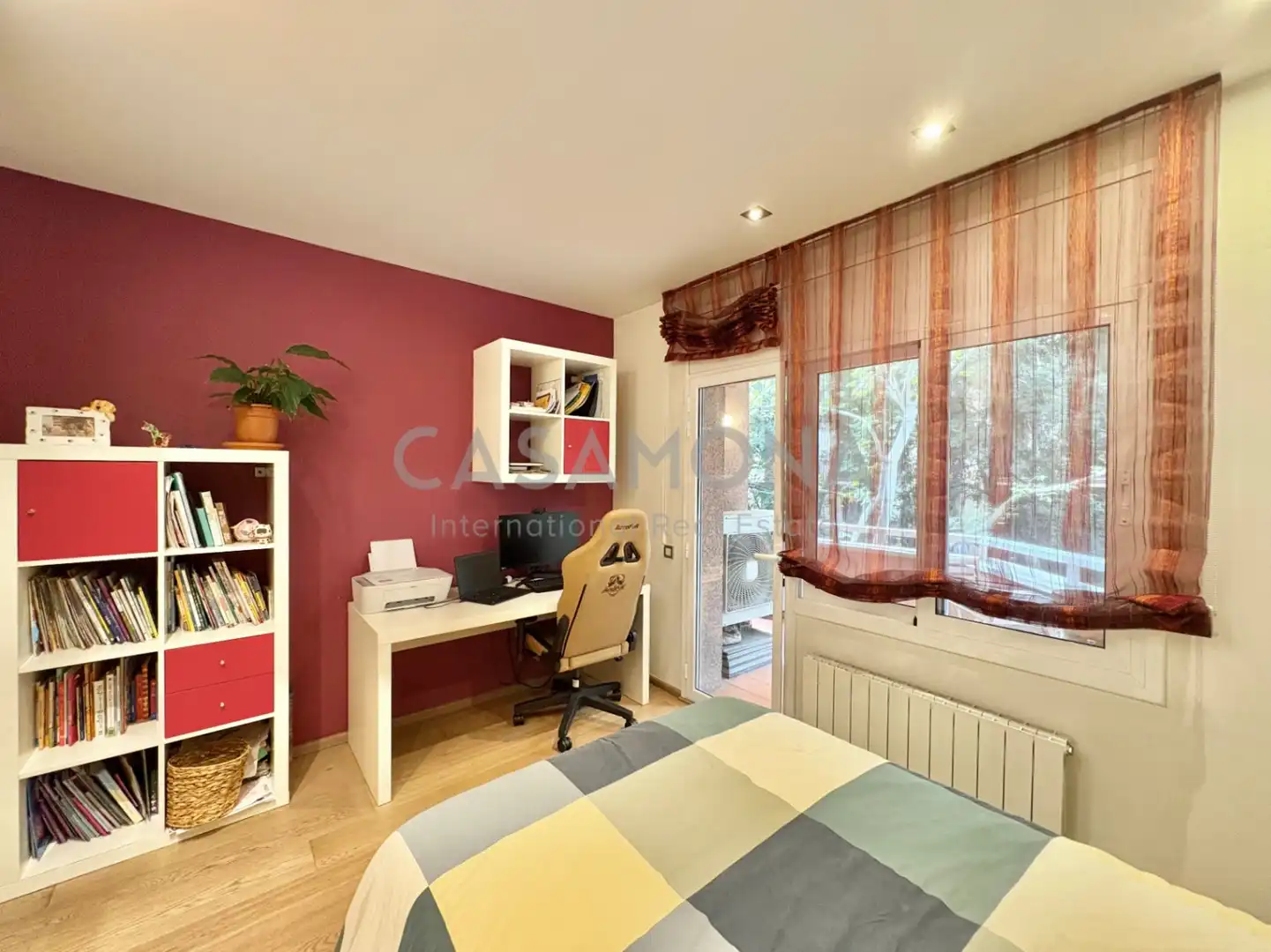 Schlafzimmer von Wohnungen zum Verkauf in Barcelona mit Klimaanlage, Heizung und Balkon