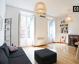 Living room of Flat to rent in  Madrid Capital  with Air Conditioner, Heating and Furnished