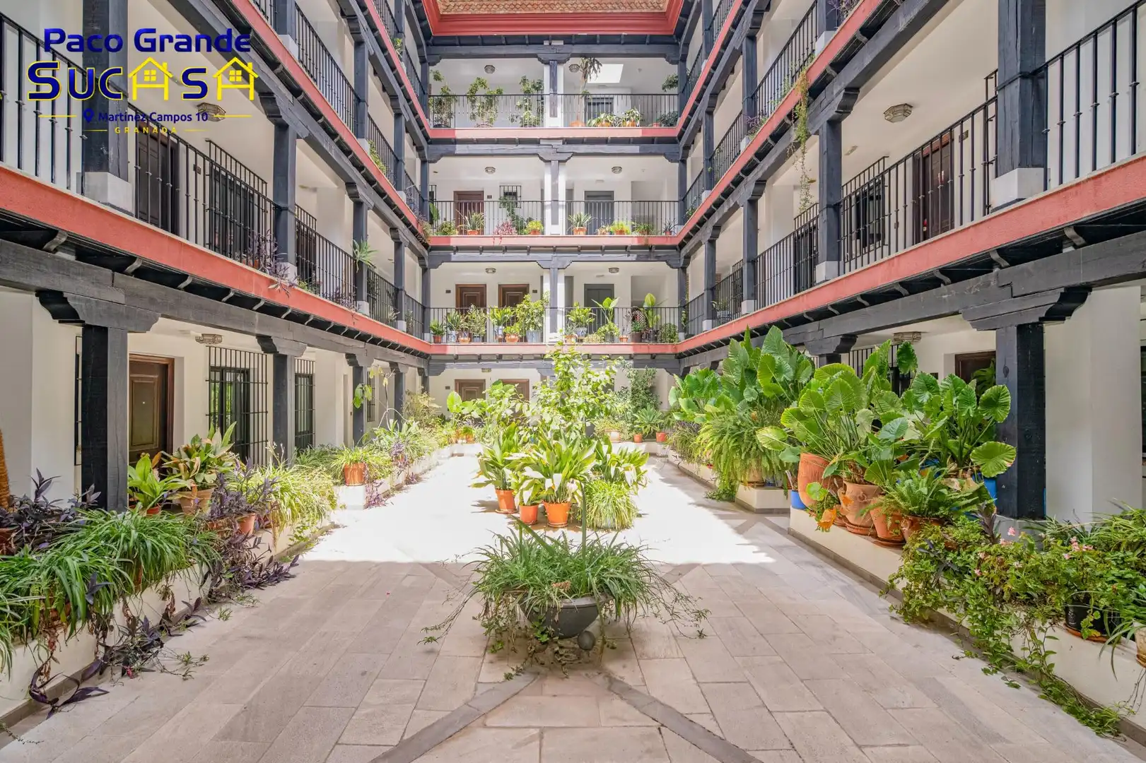 Vista exterior de Piso en venta en La Zubia con Calefacción y Balcón