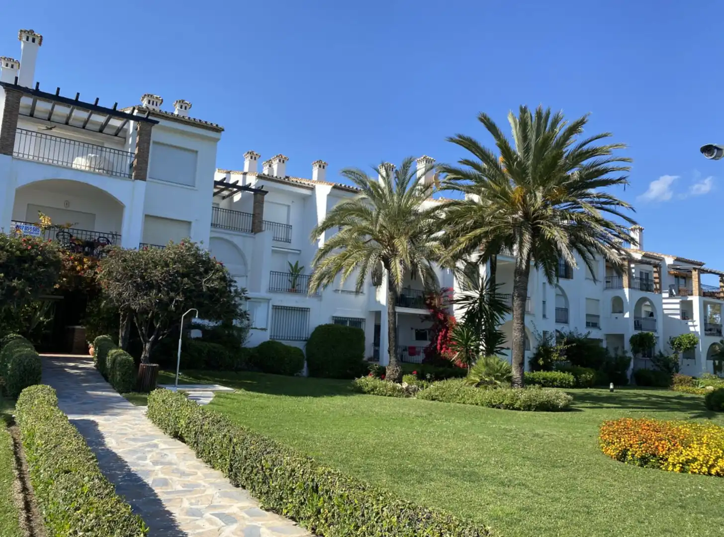 Vista exterior de Piso de alquiler en Estepona con Aire acondicionado, Terraza y Amueblado