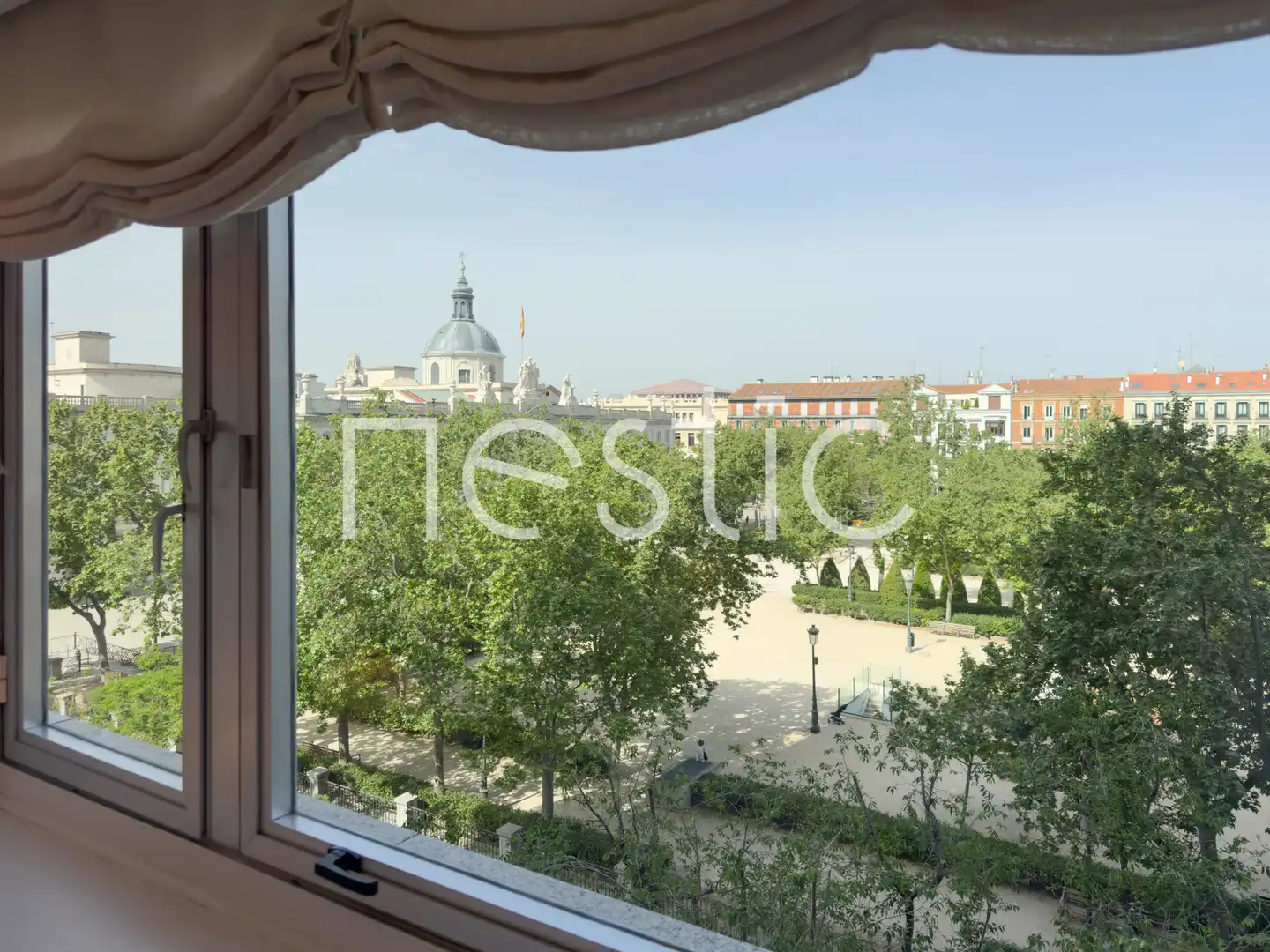 Habitación de Apartamento de alquiler en Madrid con Aire acondicionado, Calefacción y Amueblado