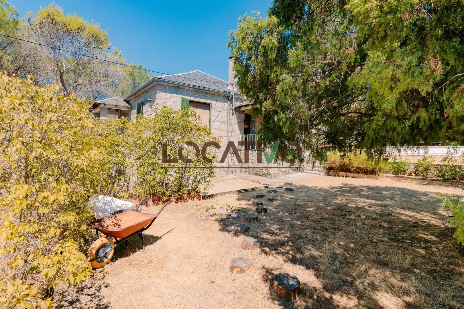 Vista exterior de Casa o xalet en venda en Robledo de Chavela amb Calefacció, Jardí privat i Traster