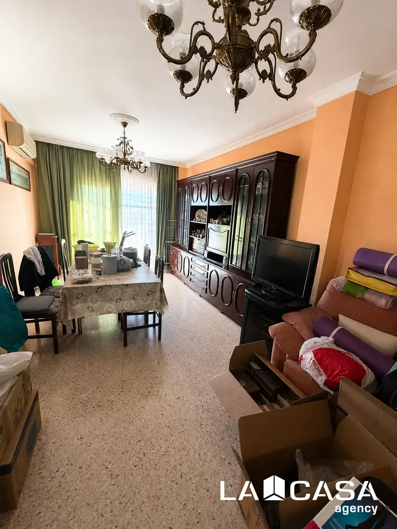 Sala de estar de Piso en venta en Dos Hermanas con Balcón