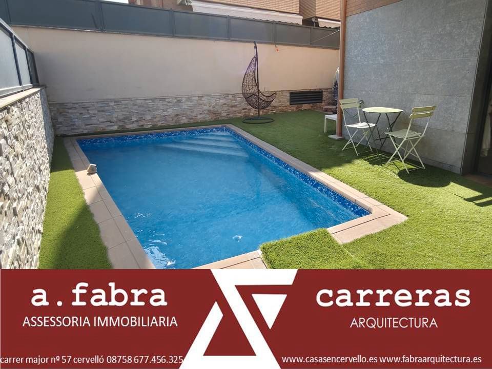 Piscina de Casa adosada en venda en Cervelló amb Aire condicionat, Calefacció i Jardí privat