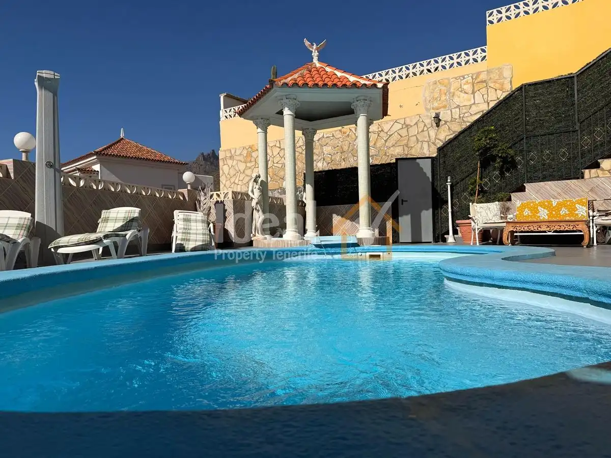 Detached house with pool for sale in Costa Adeje, imagen 2