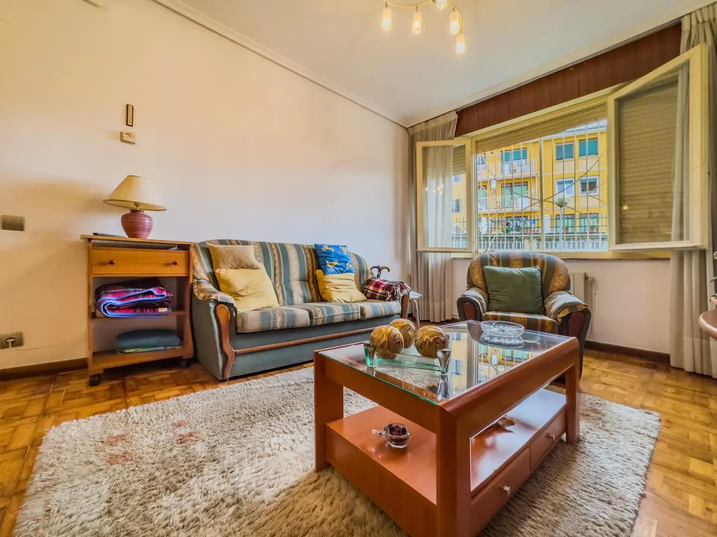 Sala de estar de Planta baja en venta en Torrelavega  con Parquet, Amueblado y Balcón