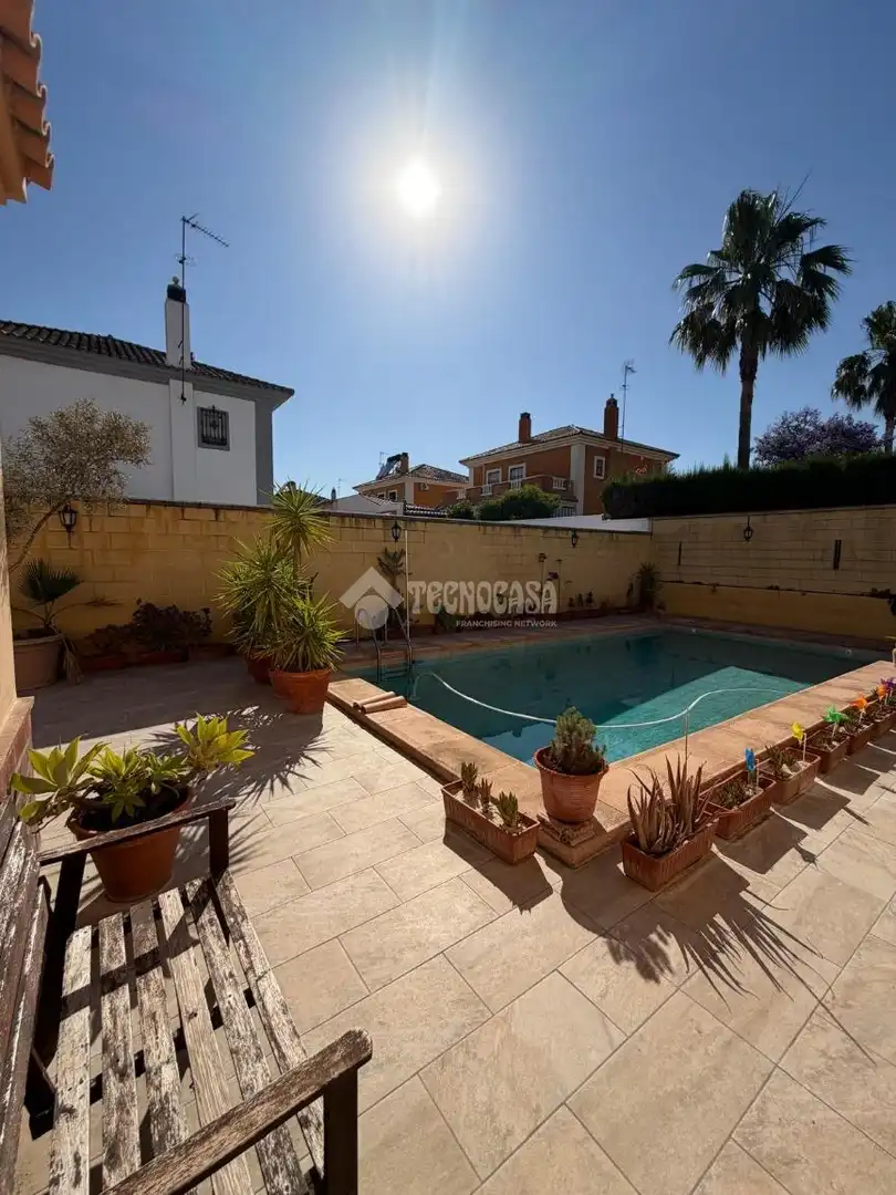 Vista exterior de Casa o chalet en venta en Montequinto con Aire acondicionado, Jardín privado y Terraza