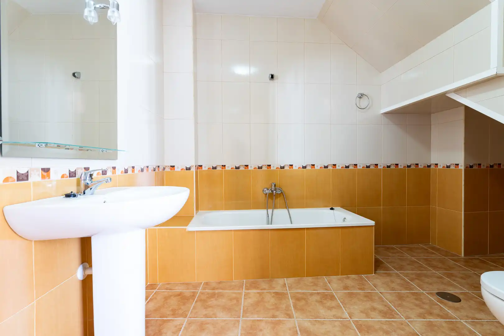 Badezimmer von Einfamilien-Reihenhaus zum Verkauf in Sayalonga mit Terrasse und Balkon