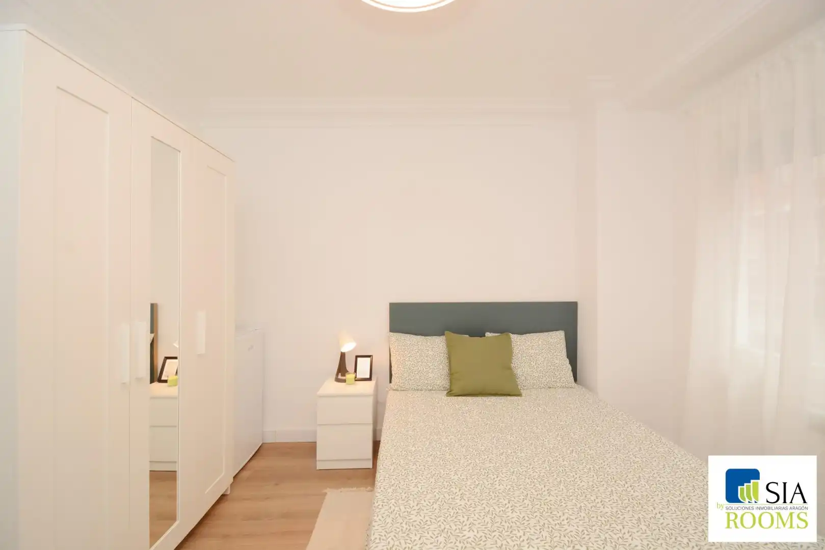 Room in Calle de Pamplona Escudero, 6, Universidad San Francisco