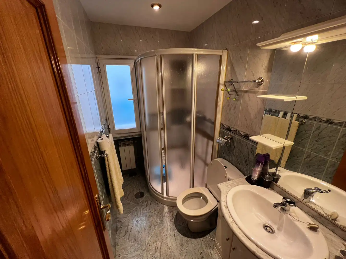 Bathroom of Flat for sale in Fuenlabrada  with Air Conditioner and Furnished