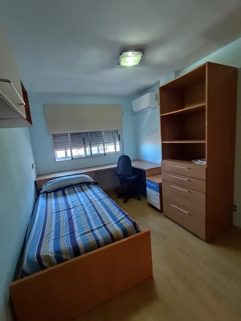Bedroom of Flat for rent in Valencia  with Air Conditioner, Furnished and Washing machine