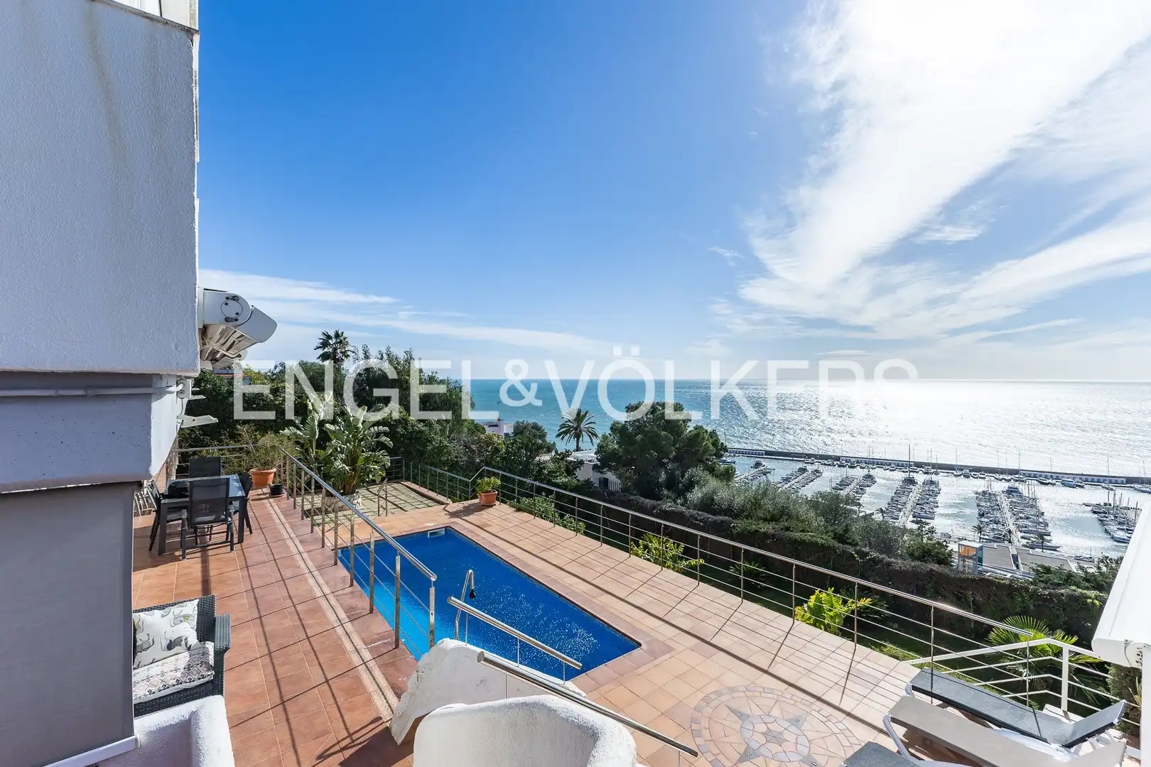 Vista exterior de Casa o xalet en venda en Sitges amb Aire condicionat, Calefacció i Jardí privat