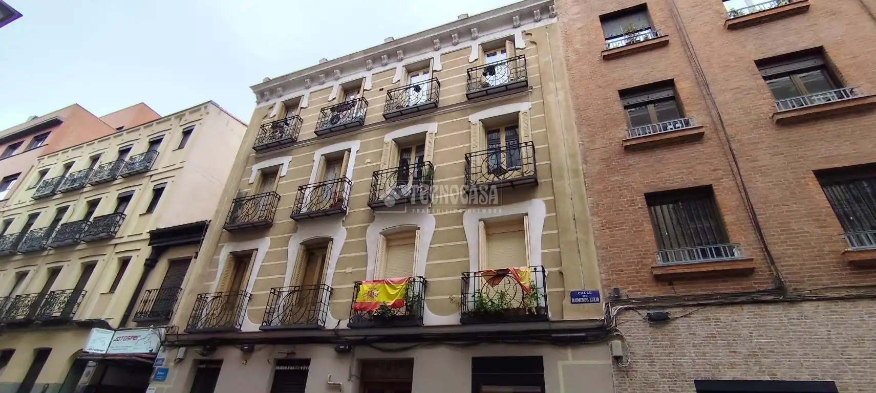 Vista exterior de Piso en venta en Madrid con Calefacción