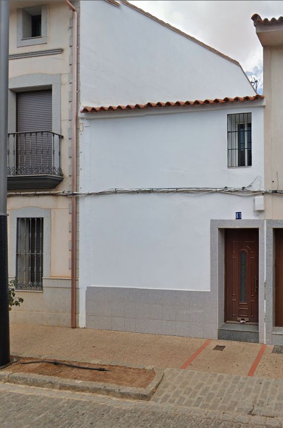 Vista exterior de Casa o xalet en venda en Monterrubio de la Serena amb Aire condicionat, Parquet i Traster
