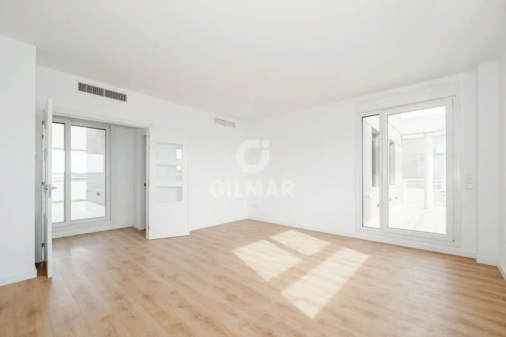Habitación de Ático en venta en Sevilla con Calefacción, Jardín privado y Piscina
