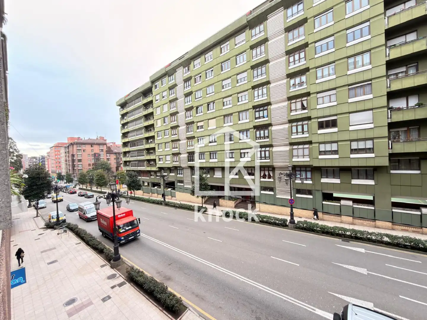 Vista exterior de Pis en venda en Oviedo  amb Calefacció, Parquet i Traster
