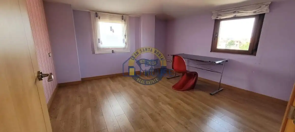 Houses for sale in Onzonilla  with Heating and Alarm