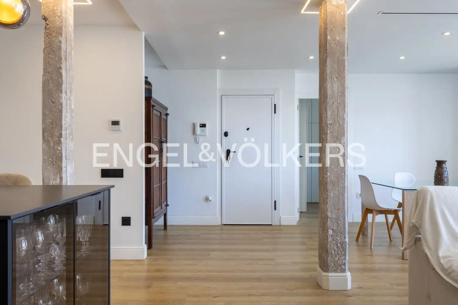 Flat for sale in Valencia  with Air Conditioner, Heating and Balcony