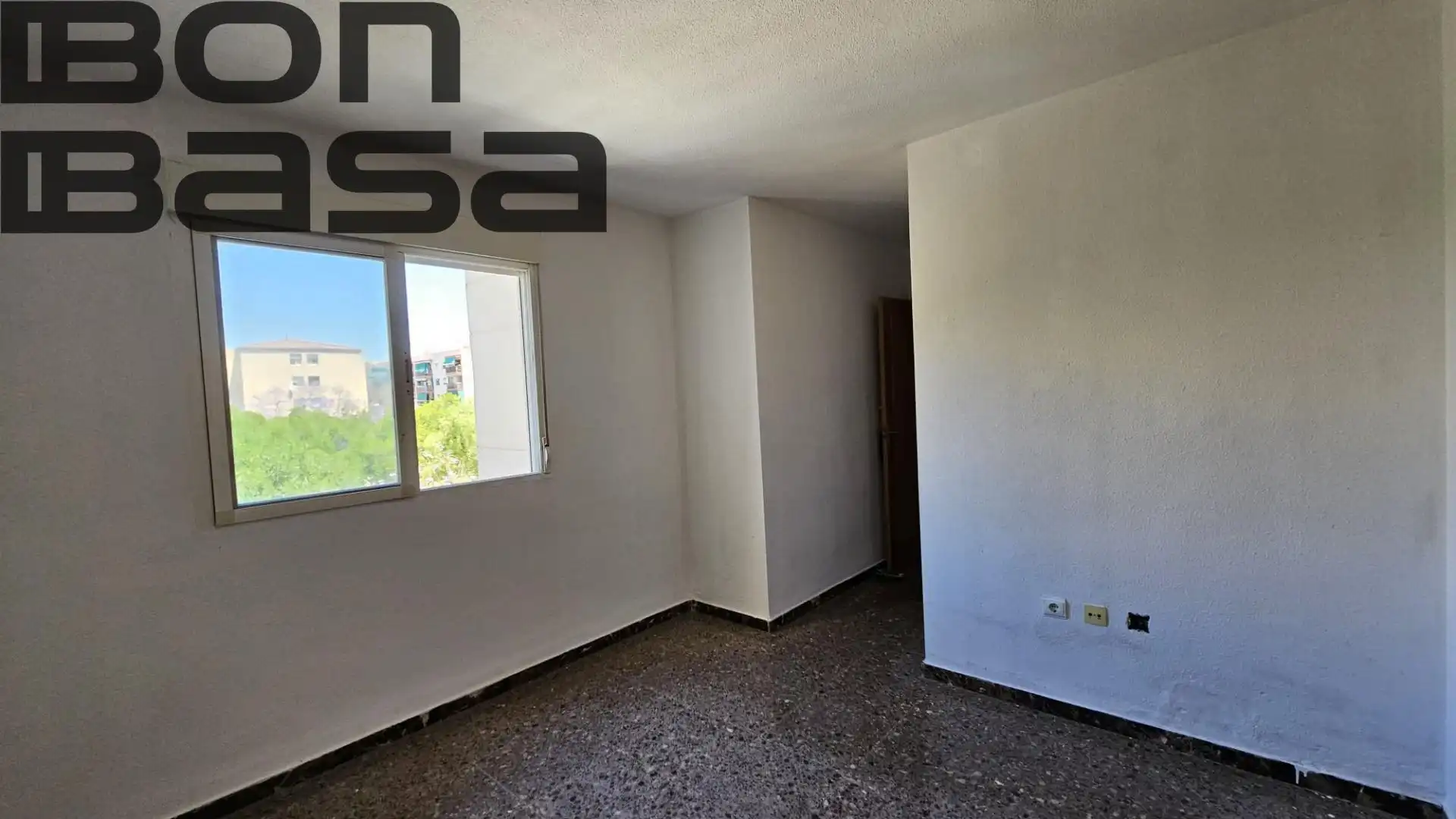 Piso en venta en Alicante / Alacant con Aire acondicionado, Jardín privado y Balcón