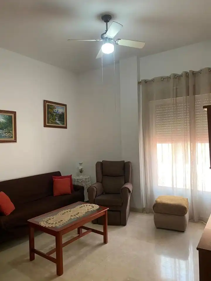 Sala d'estar de Planta baixa en venda en Dos Hermanas amb Aire condicionat i Moblat