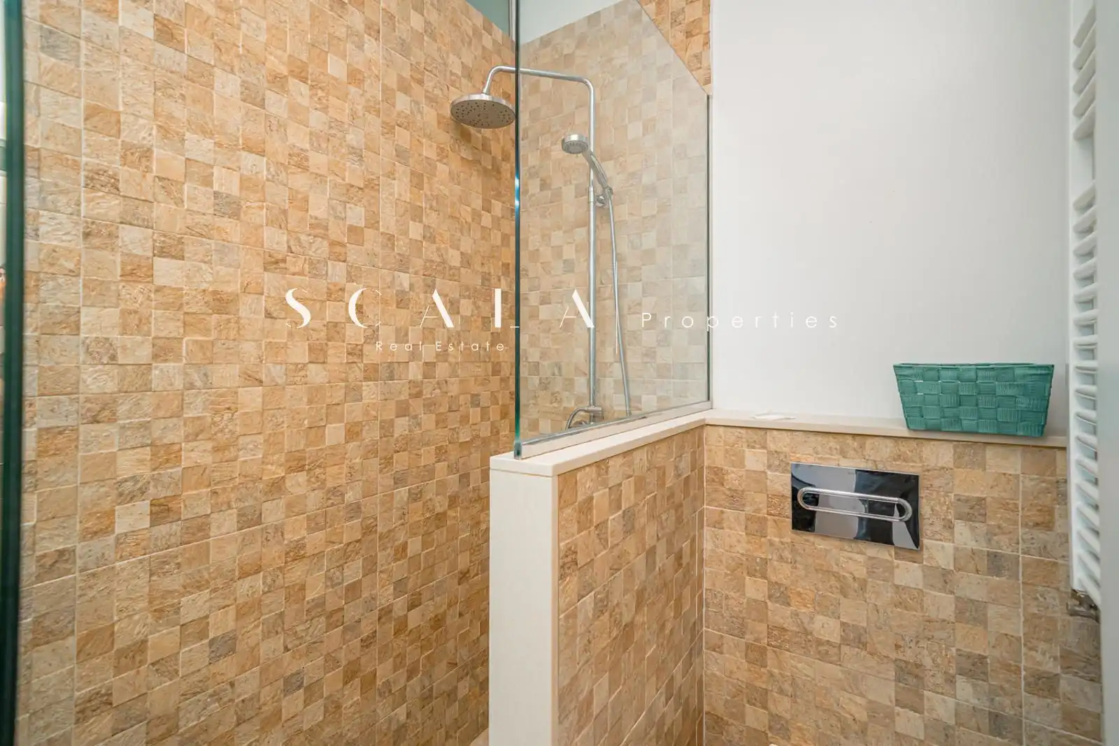 Bathroom of Duplexes for rent in Madrid  with Air Conditioner, Heating and Terrace