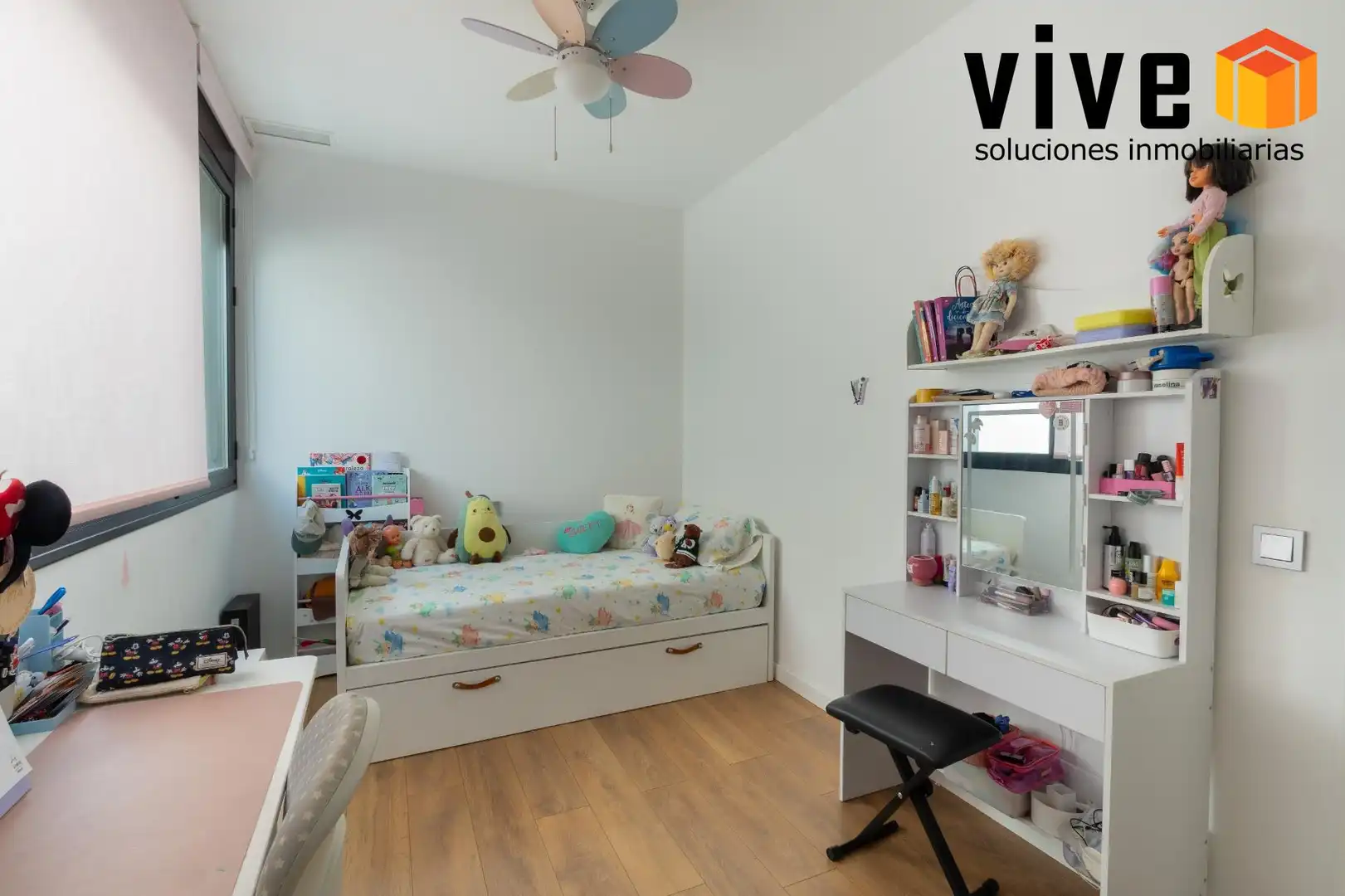 Dormitori de Casa adosada en venda en Mairena del Aljarafe amb Aire condicionat, Calefacció i Jardí privat