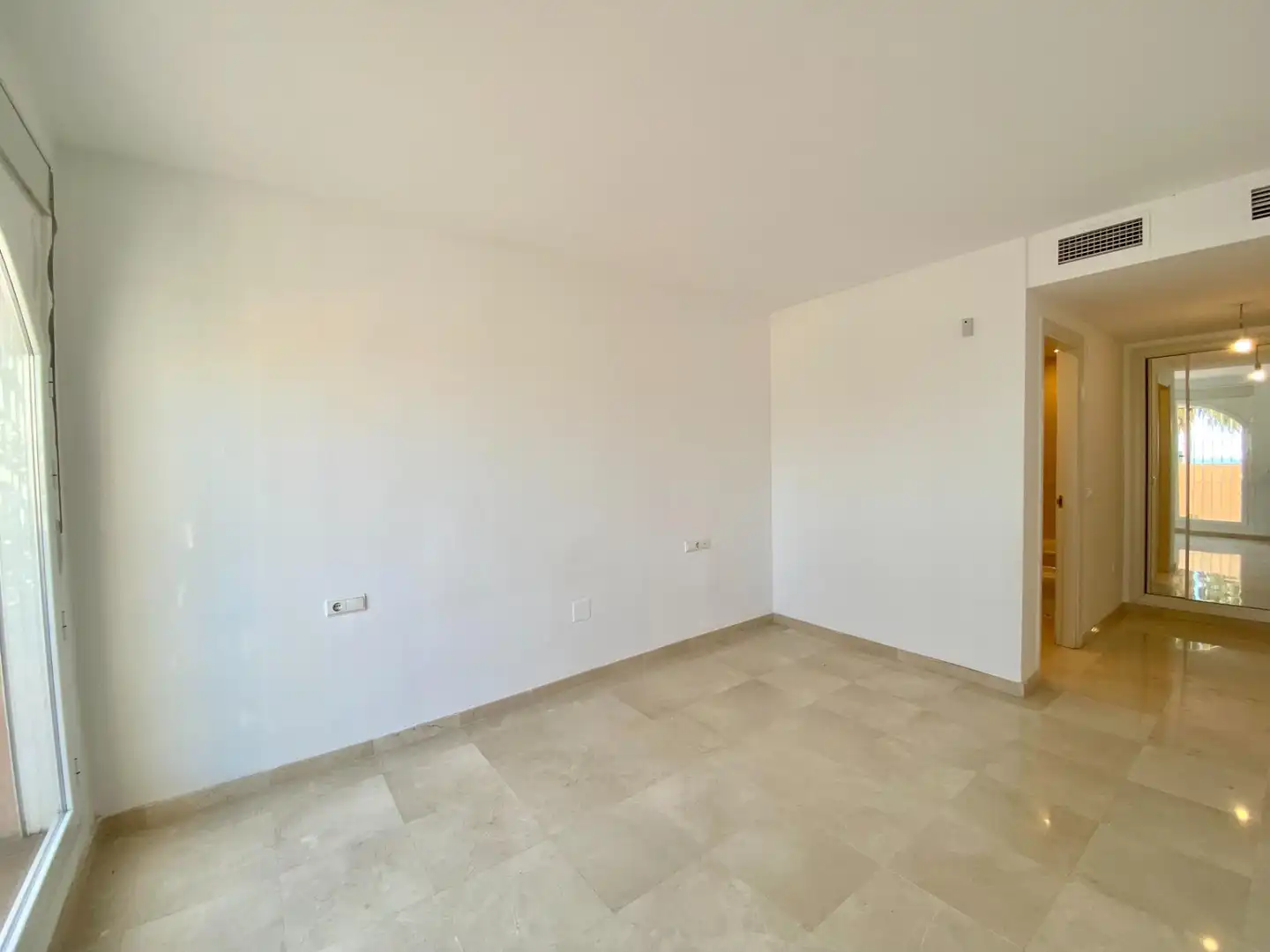 Habitación de Piso en venta en Mijas con Terraza y Piscina comunitaria