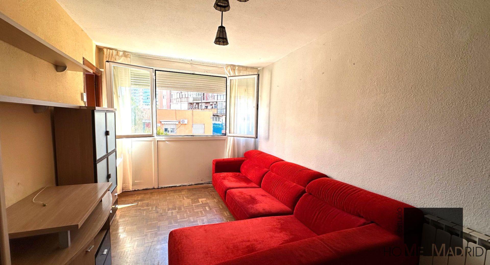 Sala d'estar de Pis en venda en  Madrid Capital amb Calefacció i Parquet