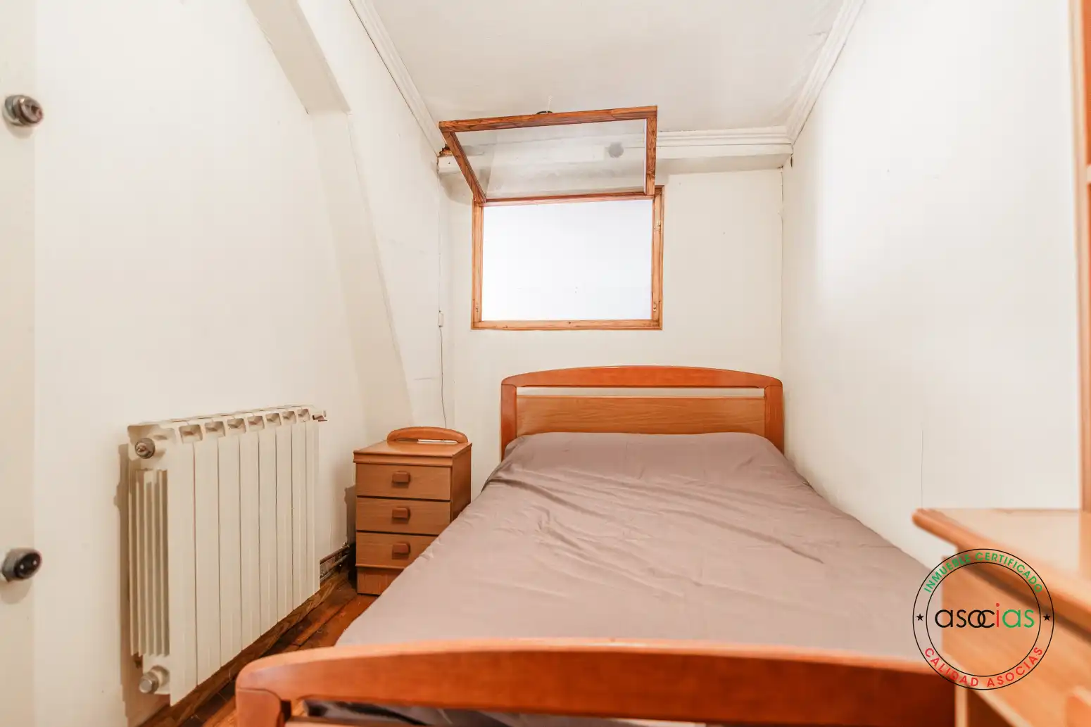 Habitación de Casa o chalet en venta en Las Regueras   con Calefacción y Jardín privado