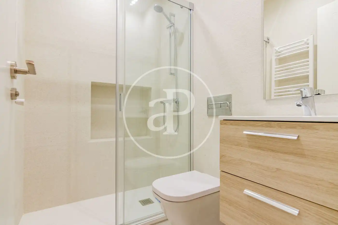 Bathroom of Flat for rent in Madrid  with Air Conditioner, Heating and Furnished