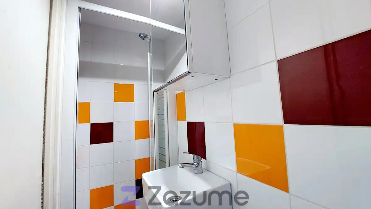 Bathroom of Lofts for rent in Madrid  with Air Conditioner, Oven and Washing machine