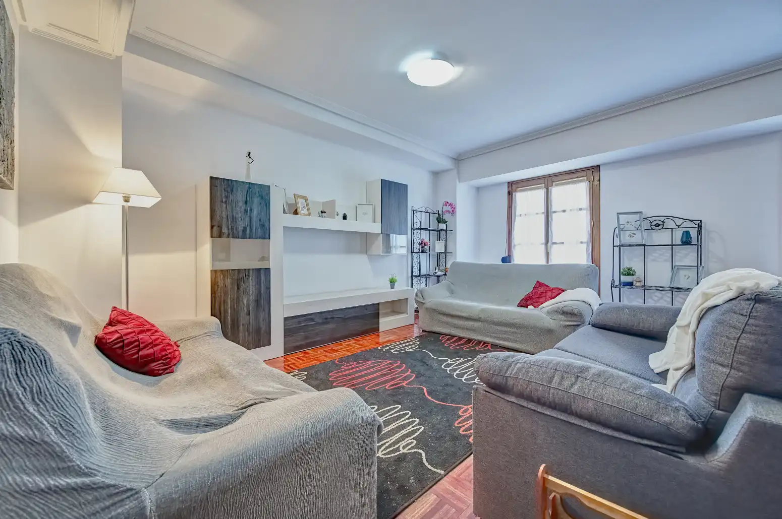 Sala de estar de Ático en venta en  Pamplona / Iruña con Calefacción, Parquet y Balcón